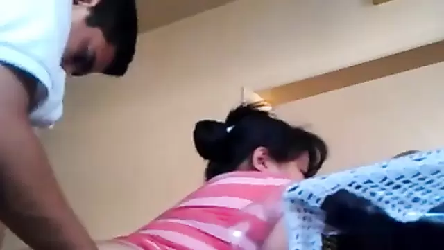 السمينة الأوزبكية اتناكت من جارها الشاب بوضعية الدوجي.