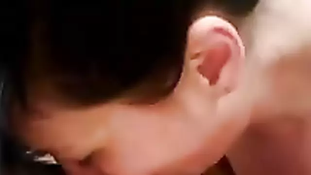 أم أوزبكية تدلع جوزها بمص ولحس.